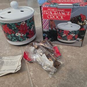 Deluxe Ceramic Fragrance Crock - Festive Red Floral